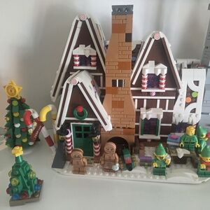 LEGO Creator Expert Gingerbread House 10267 Building Kit (1477 Piece)